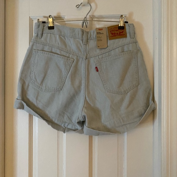 Levi’s mom short jeans never worn! Size 30 - Picture 3 of 5